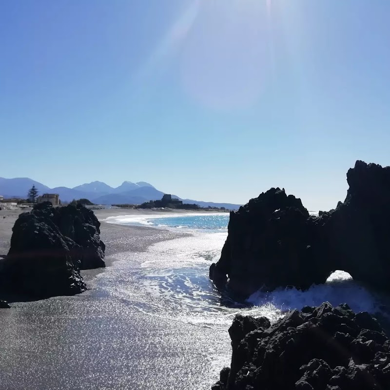 Spiaggia libera la scogliera