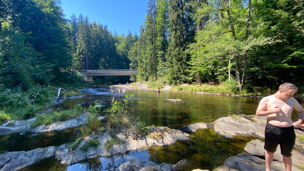 Přírodní koupaliště u řeky Jizera