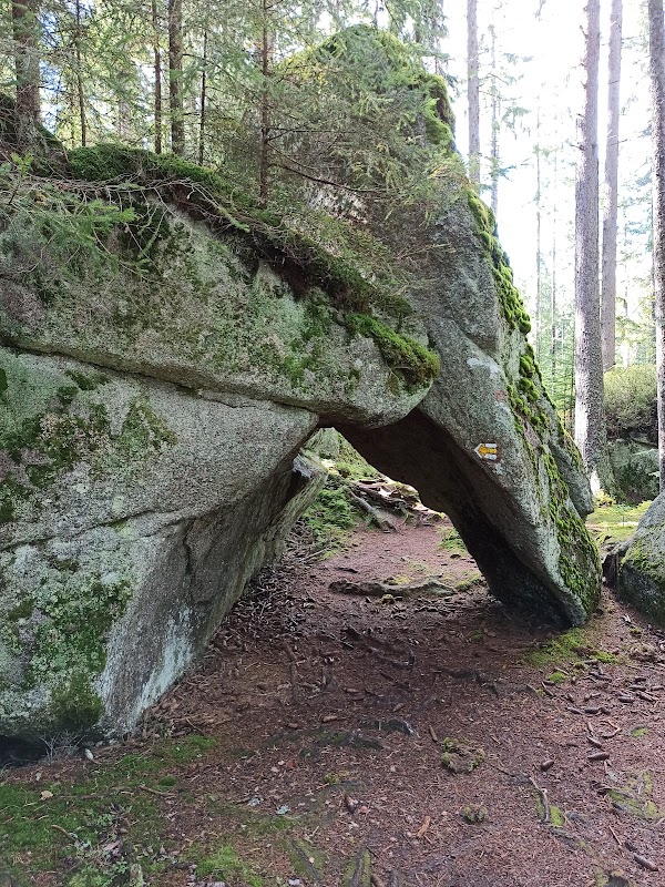 Gotický portál-skalni útvar