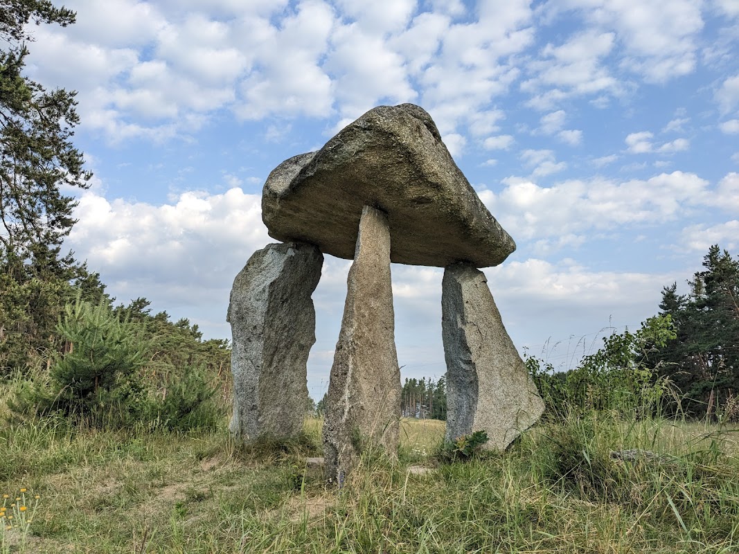 Hrachovský dolmen