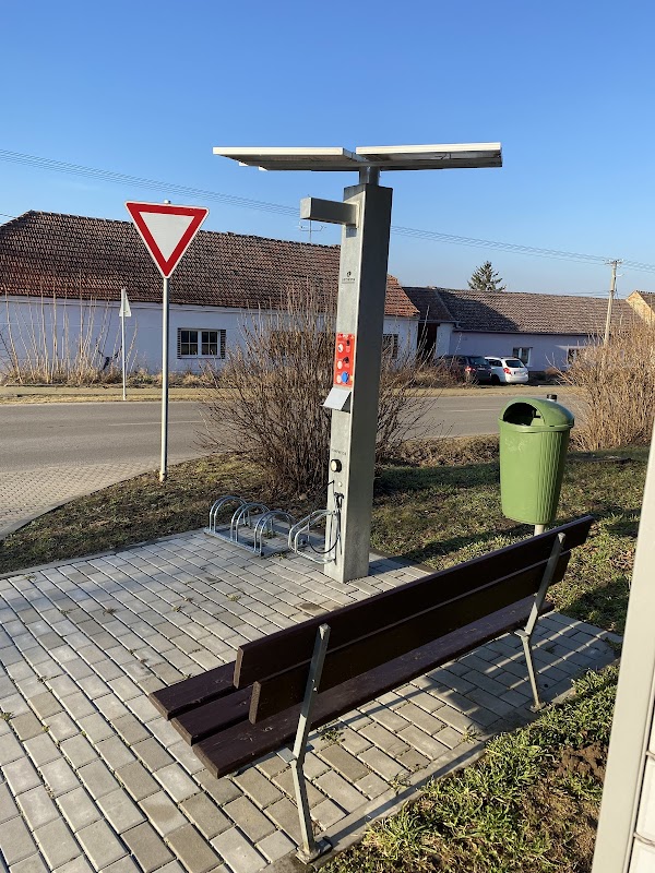 Kompresor pro kola s nabíječkou.