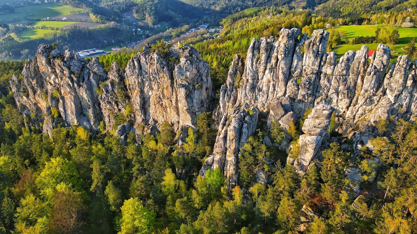 Národní přírodní památka Suché skály
