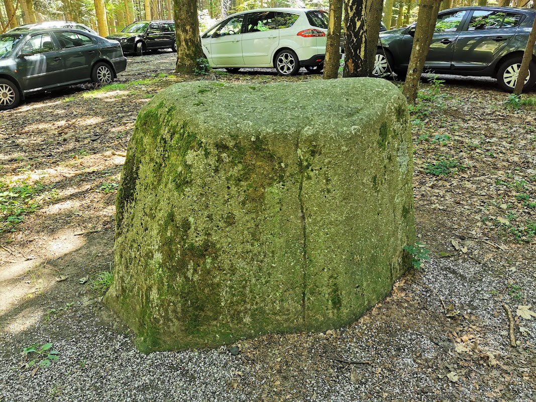 menhir u parkoviště