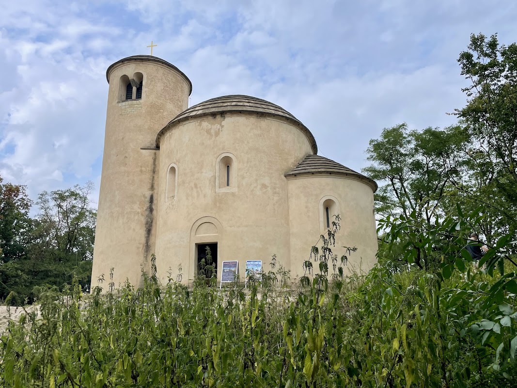 Rotunda sv. Jiří a sv. Vojtěcha na hoře Říp